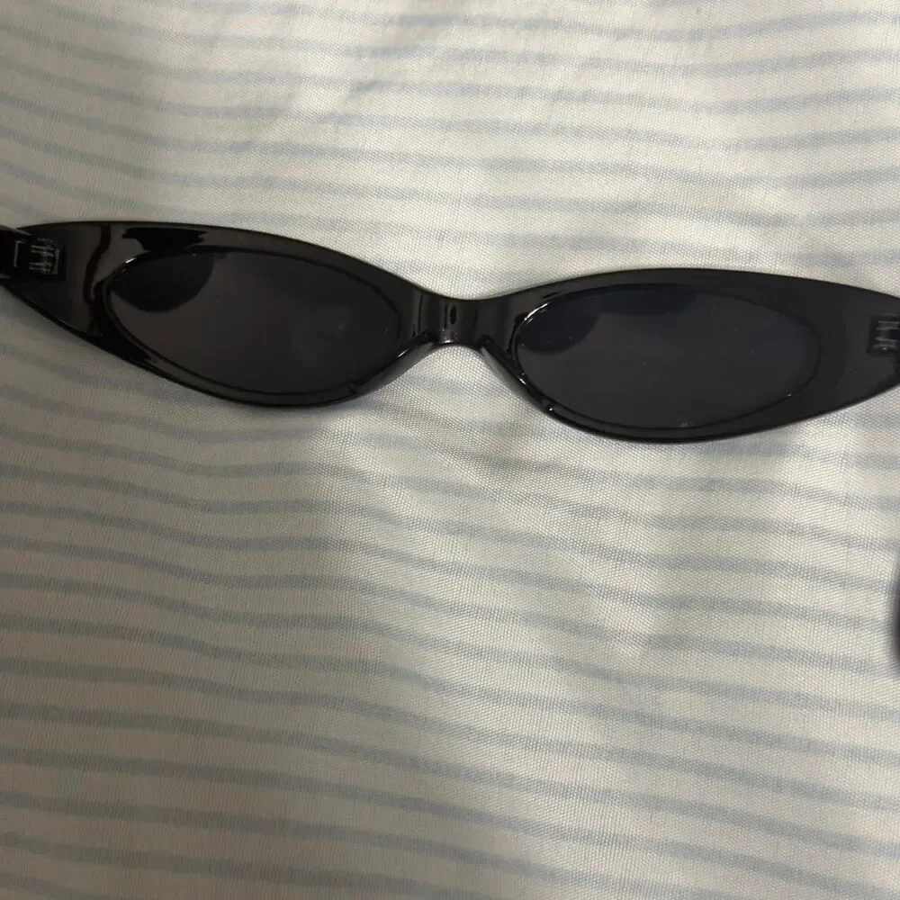 Black cat eye sunglasses #catseye #sunglasses